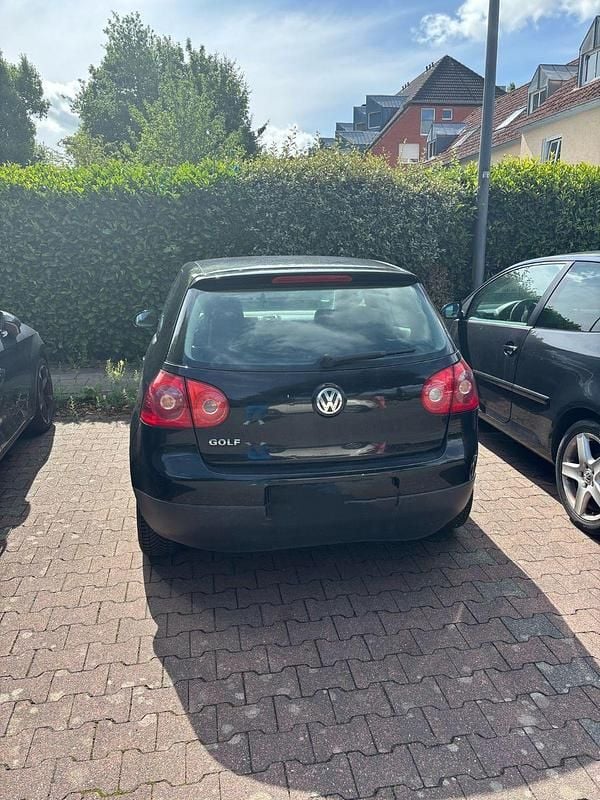Schwarz Gebraucht 2004 VW Golf IV Trendline Limousine | 1.300 € (Guter Preis) - Bild 1/4