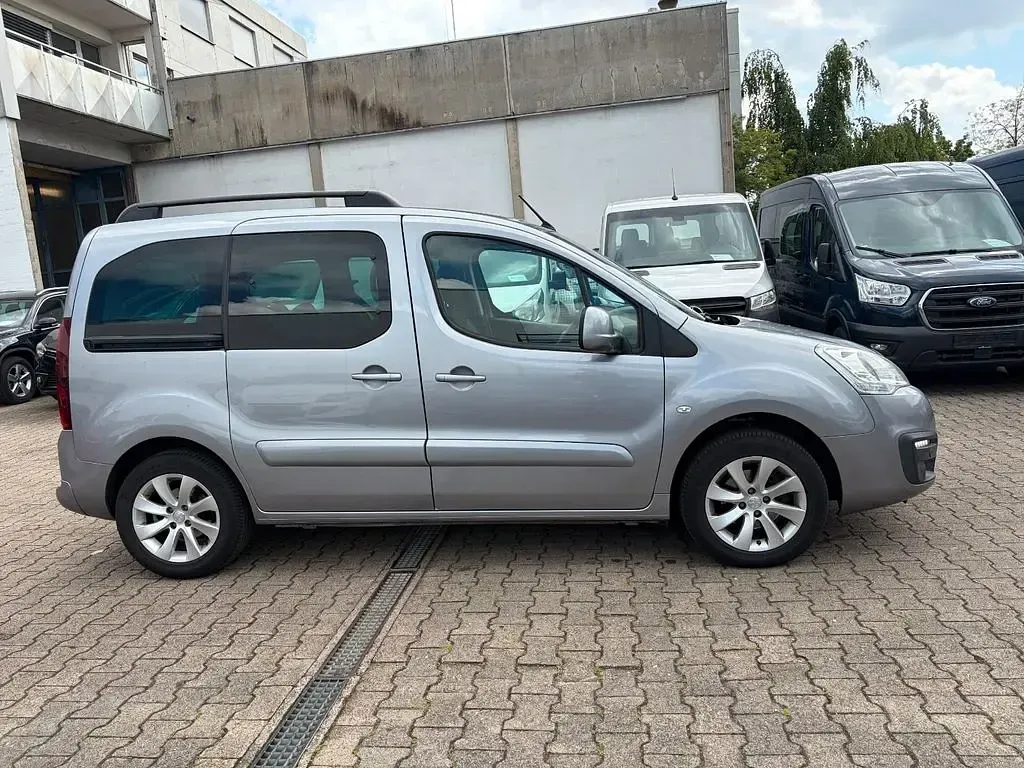 Gebraucht Peugeot Partner Tepee Allure 110 PS (80 kW) 2017 Gris artense Van / Kleinbus