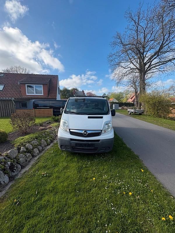 Second-hand Opel Vivaro 116 CP (85 kW) 2013 Alb Monovolum