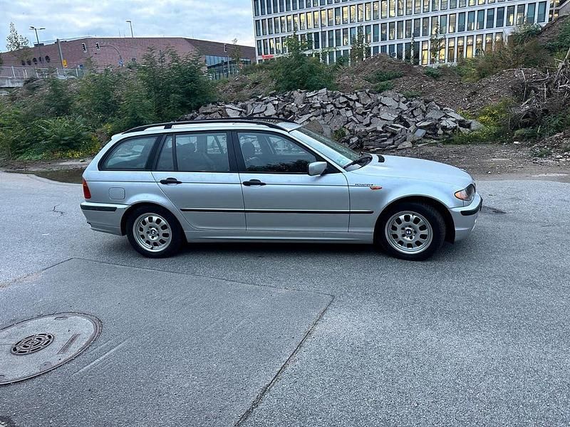 Gebraucht BMW 318 143 PS (105 kW) 2004 Silber Kombi