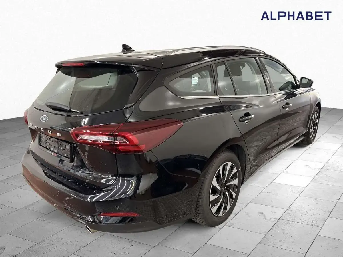 Gebraucht Ford Focus Titanium 125 PS (91 kW) 2025 Schwarz Kombi