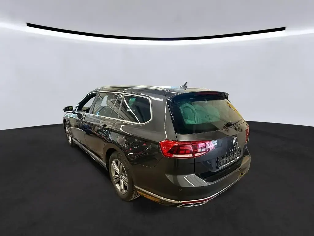 Gebraucht VW Passat R-line 122 PS (89 kW) 2023 Grau Kombi