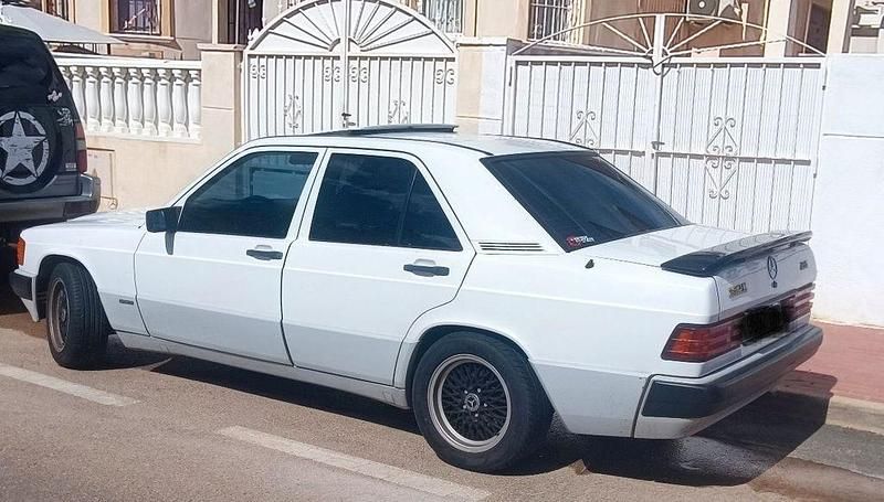 Weiß Gebraucht 1988 Mercedes 190 Sportline Limousine | 9.500 € - Bild 1/4