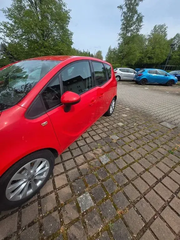 Używany Opel Meriva Selection 131 KM (96 kW) 2014 Czerwony Minivan