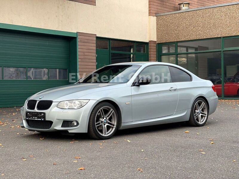 Silber Gebraucht 2012 BMW 320 M Sport Coupé | 7.980 € (Superpreis) - Bild 1/4