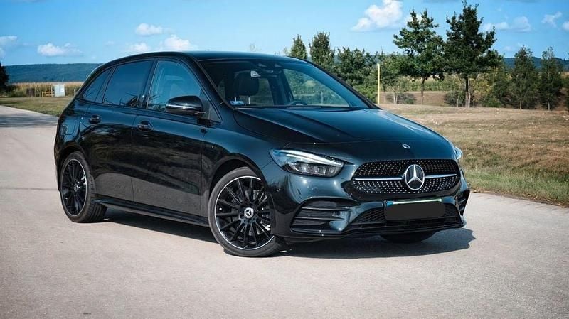 Schwarz Gebraucht 2021 Mercedes B250e Van / Kleinbus | 19.800 € (Superpreis) - Bild 1/4