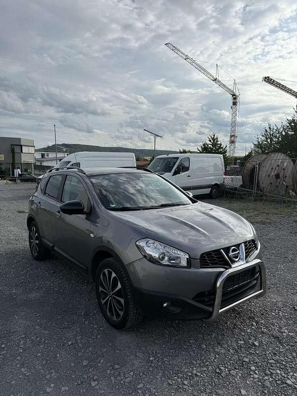 Grau Gebraucht 2013 Nissan Qashqai Tekna SUV | 6.500 € (Fairer Preis) - Bild 1/4