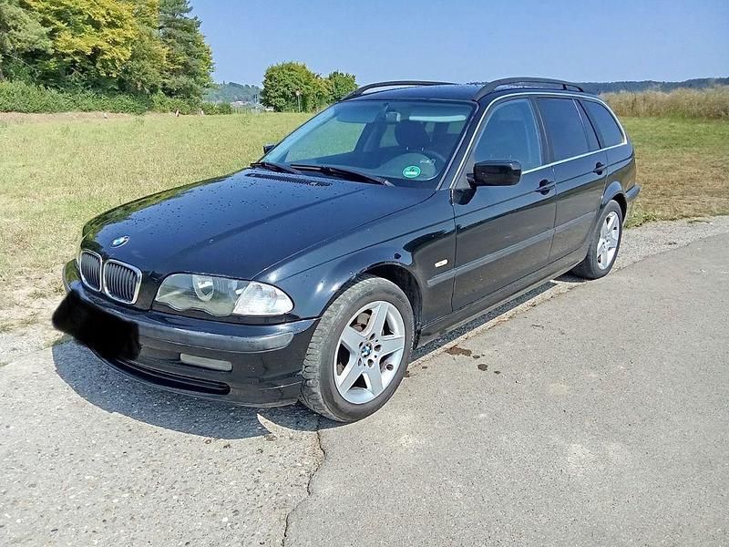 Schwarz Gebraucht 2001 BMW 320 Kombi | 1.200 € (Guter Preis) - Bild 1/4