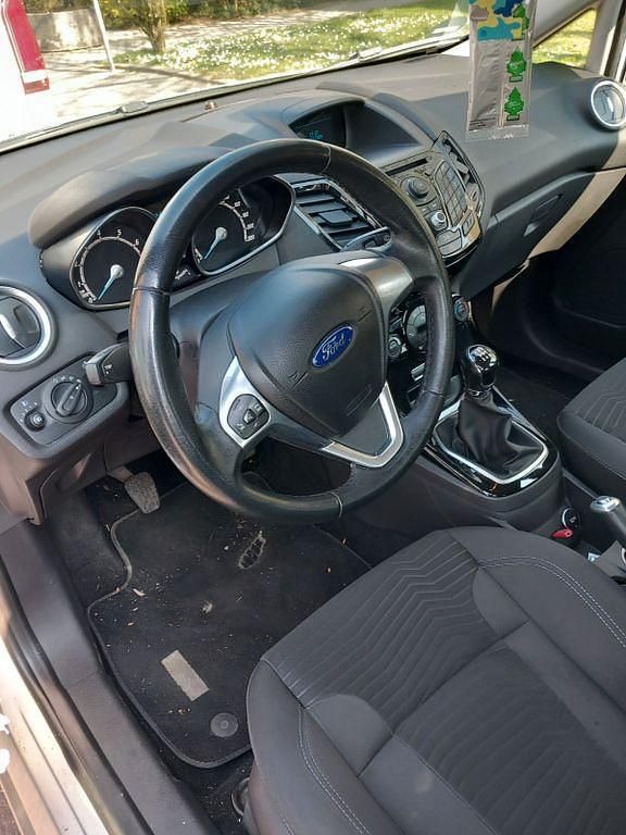 Gebraucht Ford Fiesta SYNC Edition 80 PS (58 kW) 2014 Silber Kleinwagen