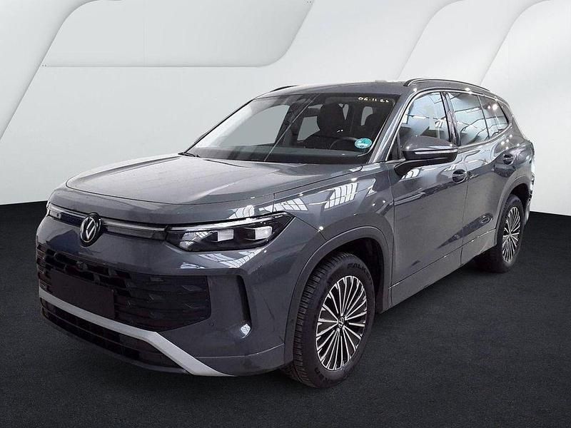 Delfingrau metallic Gebraucht 2025 VW Tayron Life SUV | 41.890 € (Superpreis) - Bild 1/4