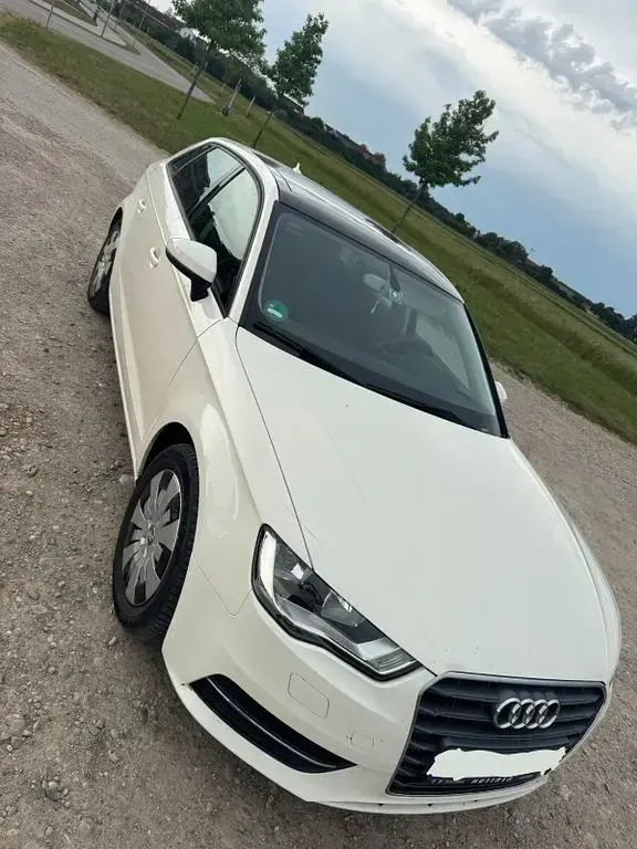 Gebraucht Audi A3 Attraction 125 PS (91 kW) 2015 Weiß Limousine