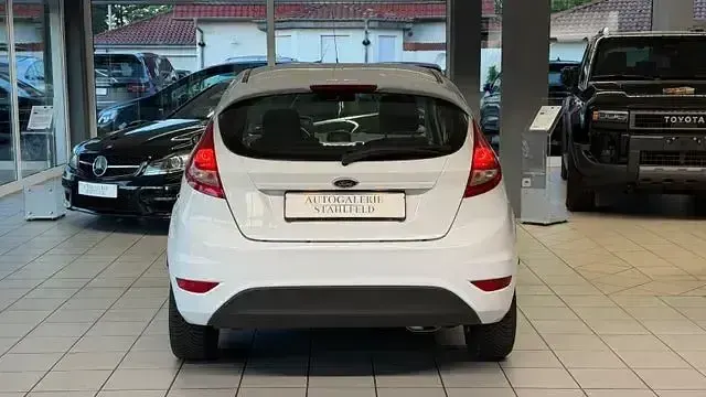 Gebraucht Ford Fiesta 2012 Weiß Kleinwagen