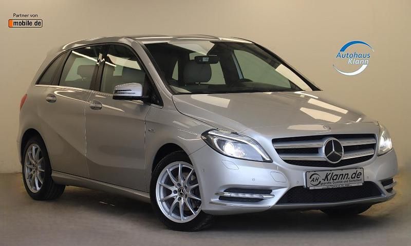 Gebraucht Mercedes B200 156 PS (114 kW) 2012 Silber Van / Kleinbus