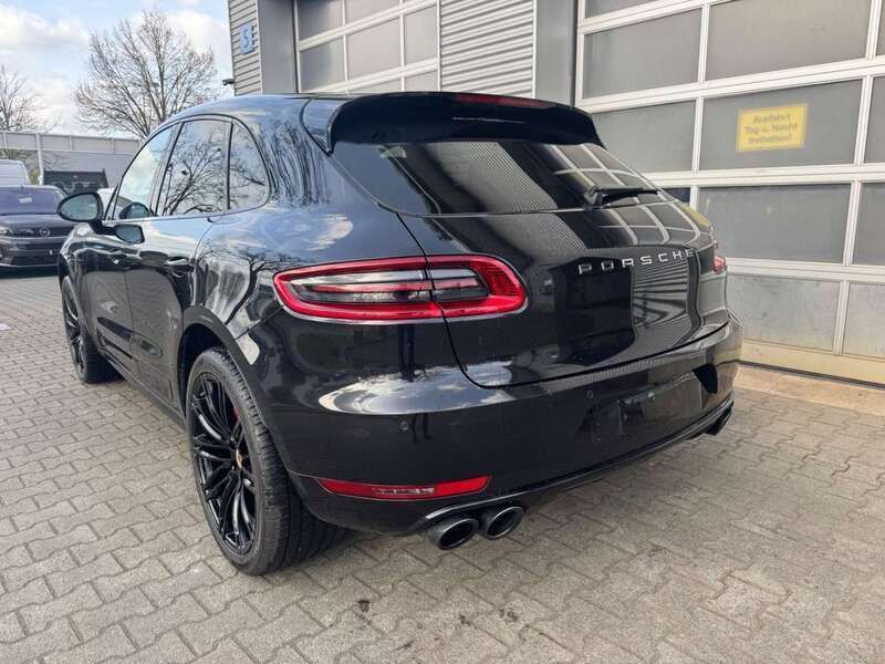 Gebraucht Porsche Macan Turbo 400 PS (294 kW) 2015 Tiefschwarzmetallic SUV