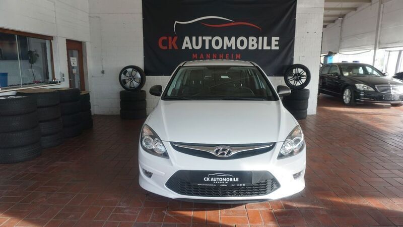 Weiß Gebraucht 2010 Hyundai i30 Edition Limousine | 5.990 € (Etwas zu teuer) - Bild 1/4