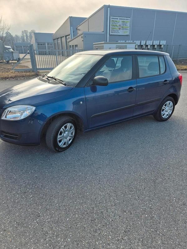 Gebraucht Skoda Fabia 60 PS (44 kW) 2009 Blau Kleinwagen