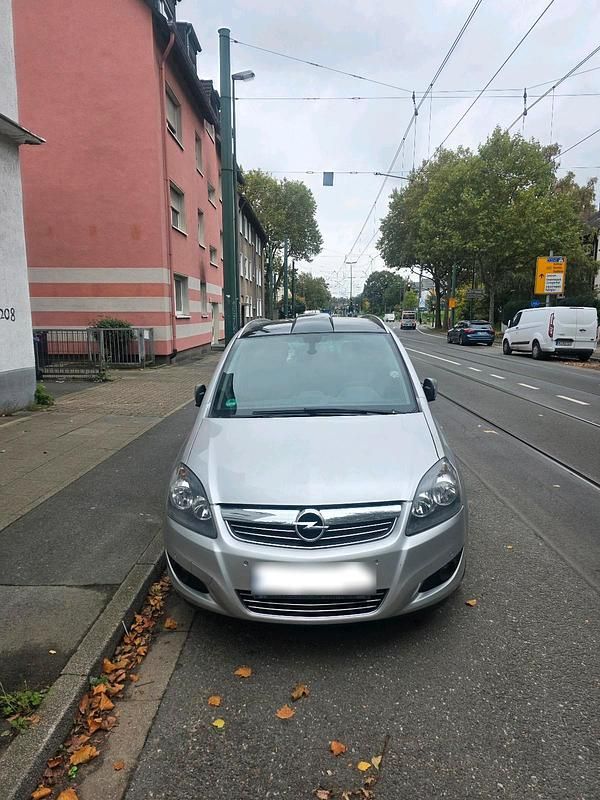 Gebraucht Opel Zafira 120 PS (88 kW) 2011 Silber Van / Kleinbus