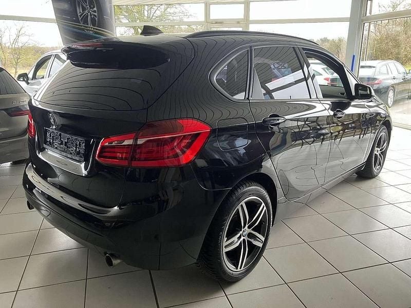Gebraucht BMW 220 Sport Line 190 PS (139 kW) 2017 Saphirschwarz Van / Kleinbus