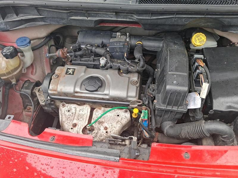 Gebraucht Peugeot 1007 74 PS (54 kW) 2005 Rot Van / Kleinbus