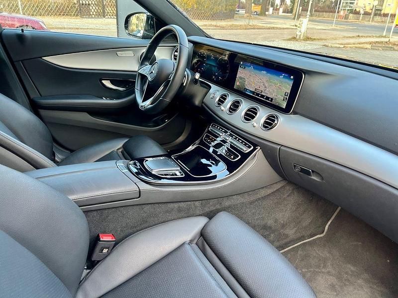 Gebraucht Mercedes E300 306 PS (225 kW) 2023 Schwarz Limousine