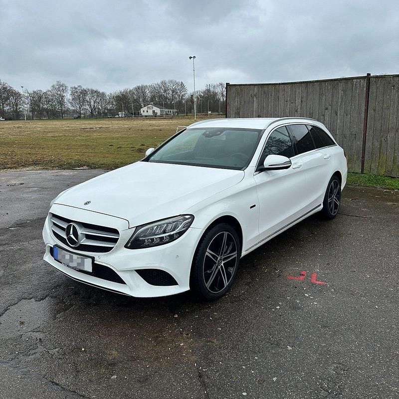 Gebraucht Mercedes C300e AMG 306 PS (225 kW) 2020 Weiß Limousine