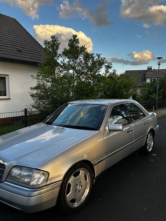 Gebraucht Mercedes C220 Elegance 150 PS (110 kW) 1993 Silber Limousine