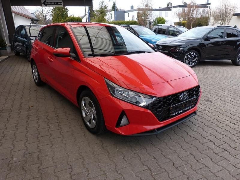 Gebraucht Hyundai i20 Essential 101 PS (74 kW) 2020 Rot Kleinwagen