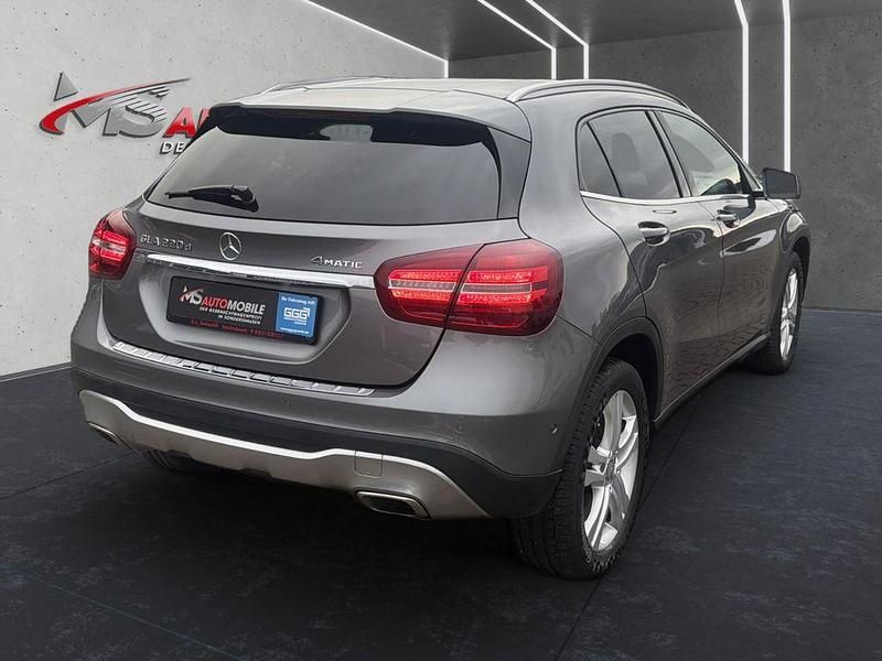 Gebraucht Mercedes GLA220 177 PS (130 kW) 2017 Grau SUV