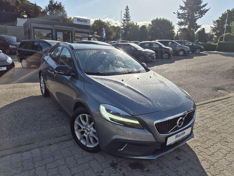 Grau Gebraucht 2016 Volvo V40 CC Summum Kombi | 14.999 € (Fairer Preis) - Bild 1/4