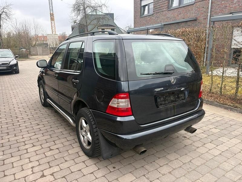 Gebraucht Mercedes ML320 218 PS (160 kW) 2000 Schwarz SUV