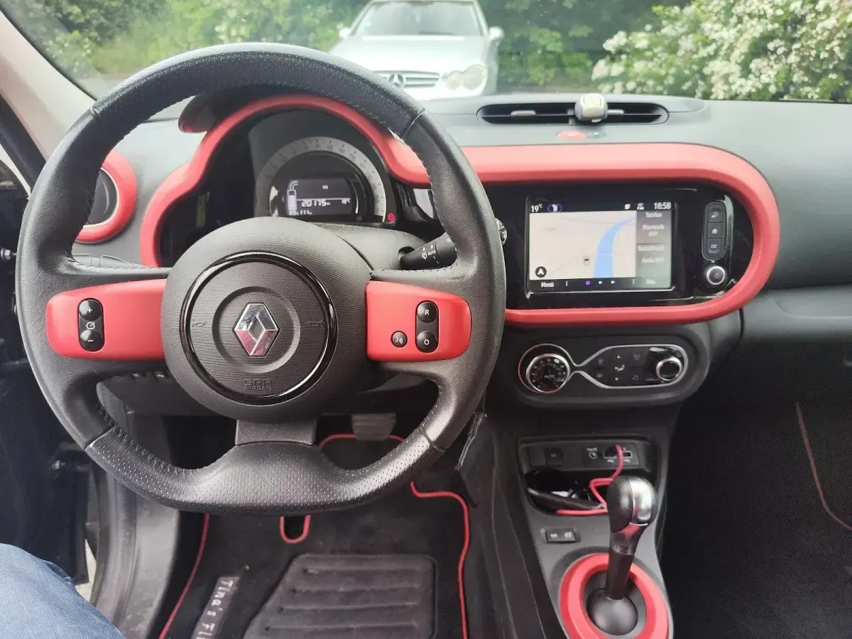 Gebraucht Renault Twingo 60 kW (82 PS) 2021 Schwarz Kleinwagen
