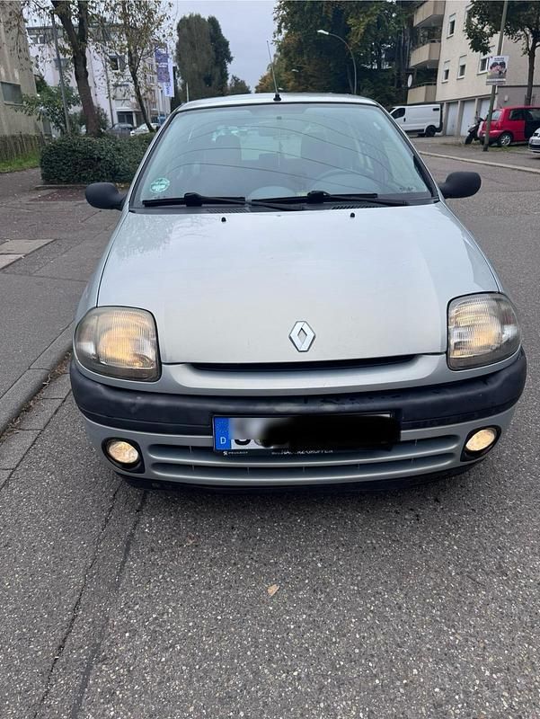 Silber Gebraucht 2000 Renault Clio II Kleinwagen | 2.300 € - Bild 1/4