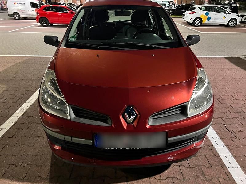 Rot Gebraucht 2006 Renault Clio II Limousine | 2.550 € - Bild 1/4
