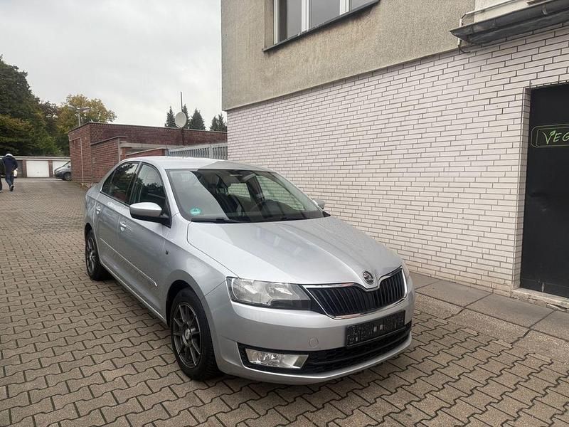 Silber Gebraucht 2013 Skoda Rapid Ambition Limousine | 5.500 € (Fairer Preis) - Bild 1/4