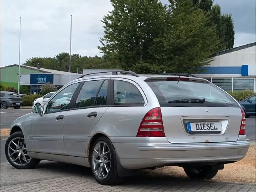 Gebraucht Mercedes C220 143 PS (105 kW) 2001 Grau (metallic) Kombi