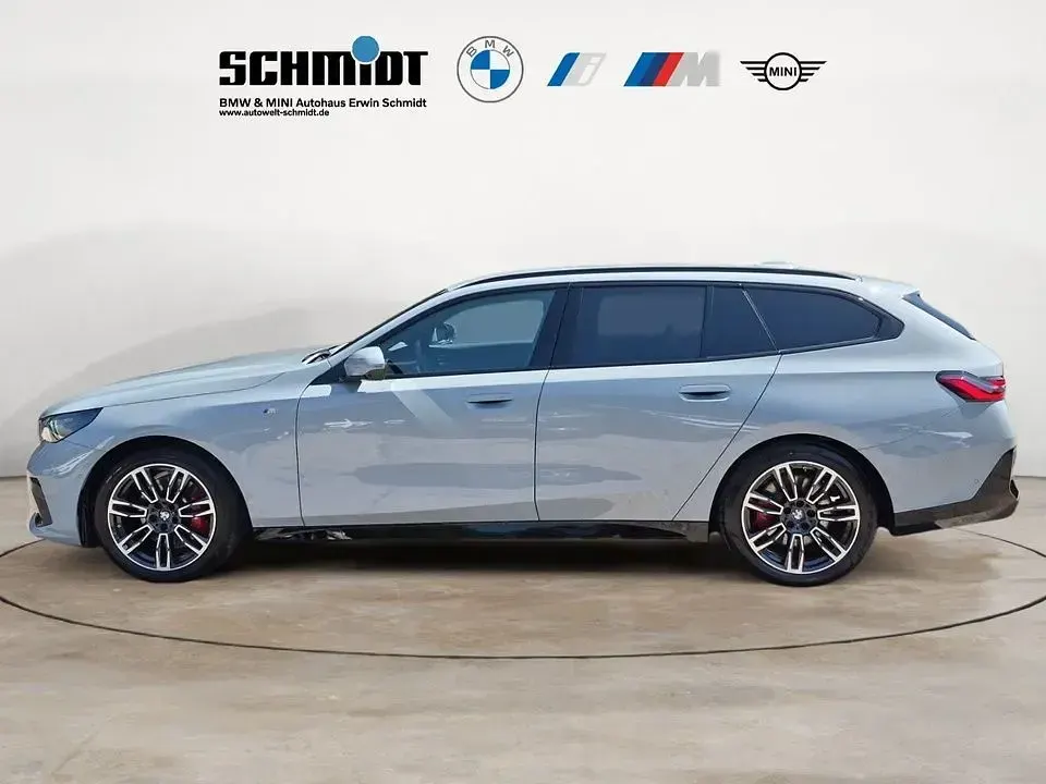 Gebraucht BMW 520 M Sport 197 PS (144 kW) 2025 Grau Kombi