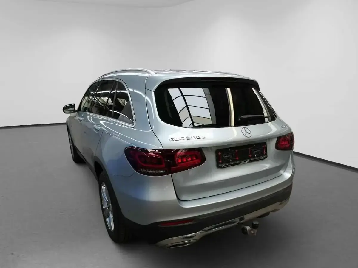 Gebraucht Mercedes GLC300e 320 PS (235 kW) 2021 Silber SUV