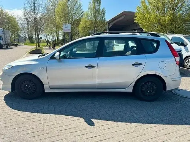 Gebraucht Hyundai i30 Classic 109 PS (80 kW) 2010 Silber Kombi