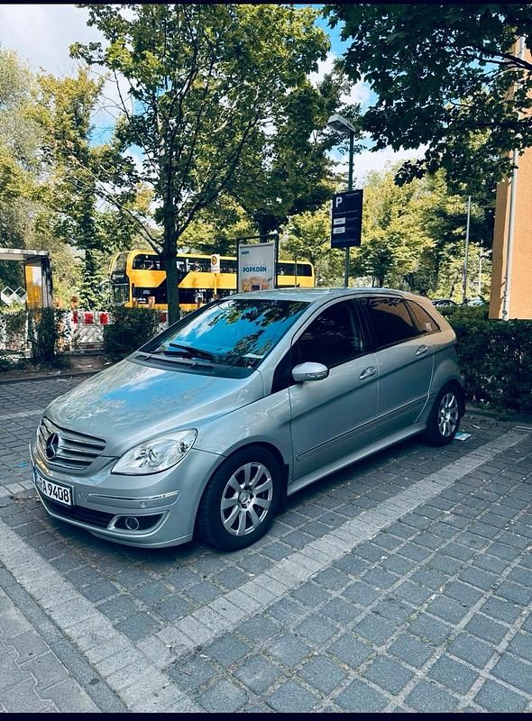 Silber Gebraucht 2005 Mercedes B180 Van / Kleinbus | 3.990 € (Etwas zu teuer) - Bild 1/4