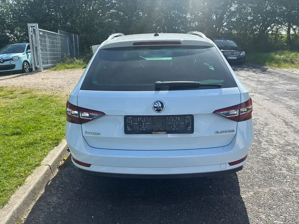 Gebraucht Skoda Superb Style 150 PS (110 kW) 2017 Weiß Kombi