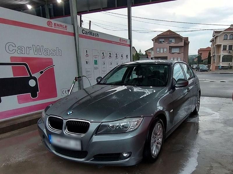 Gebraucht BMW 318 143 PS (105 kW) 2009 Grau Limousine