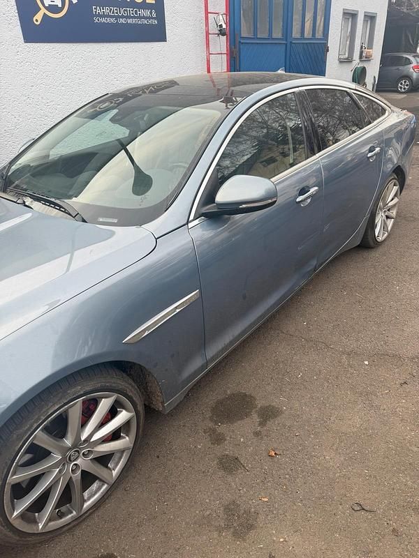 Gebraucht Jaguar XJ 275 PS (202 kW) 2013 Grau Limousine