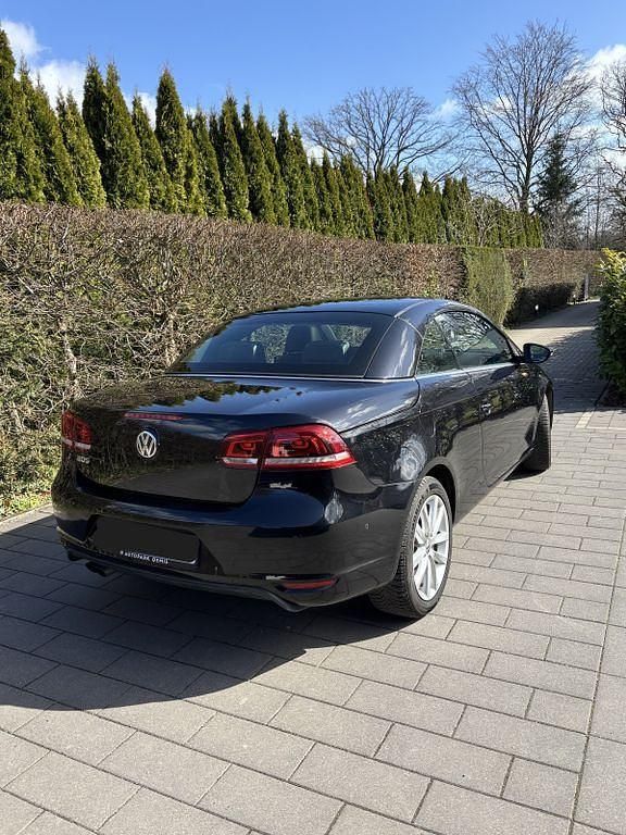 Gebraucht VW Eos Sportline 140 PS (102 kW) 2013 Schwarz Cabrio