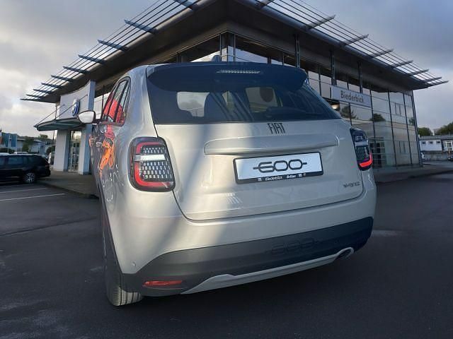 Neu Fiat 600 Basis 101 PS (74 kW) 2026 Beige SUV