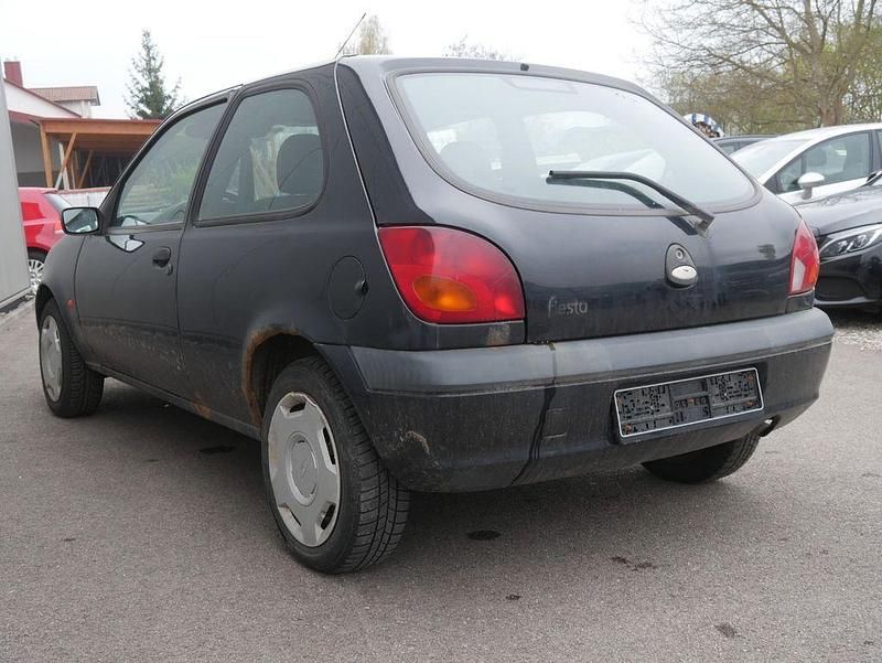 Używany Ford Fiesta 60 KM (44 kW) 2003 Czarny Hatchback