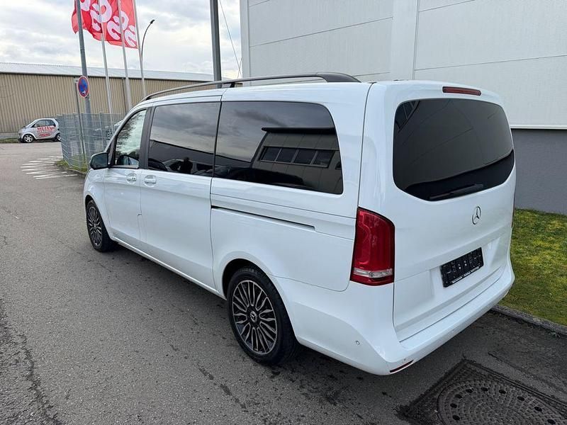 Gebraucht Mercedes V220 Night 163 PS (119 kW) 2019 Weiß Van / Kleinbus