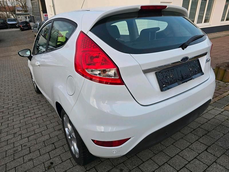 Gebraucht Ford Fiesta Trend 82 PS (60 kW) 2010 Blau Kleinwagen