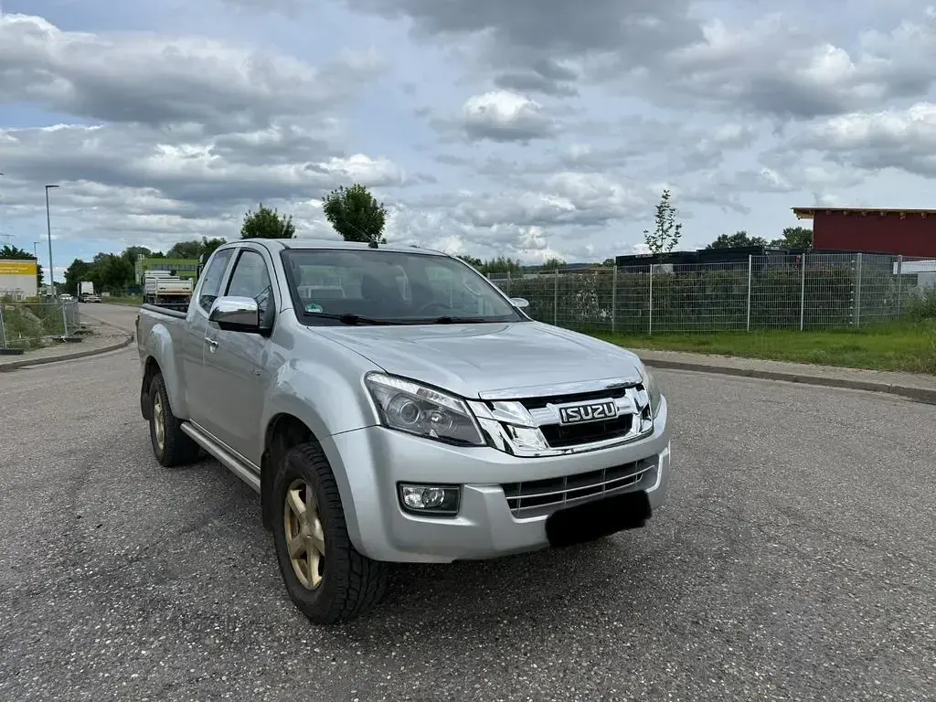 Gebraucht Isuzu D-Max 163 PS (119 kW) 2016 Silber SUV