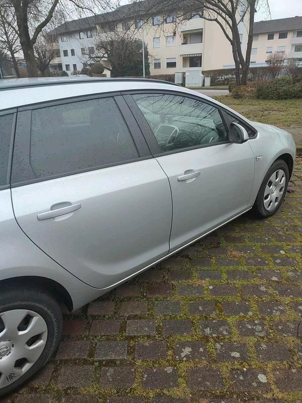 Gebraucht Opel Astra 110 PS (80 kW) 2011 Silber Kombi
