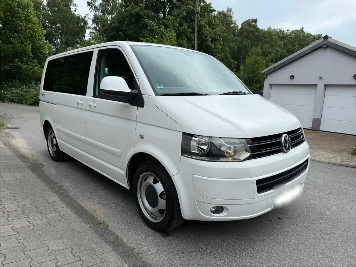 Gebraucht VW Multivan R 179 PS (131 kW) 2011 Weiß Van / Kleinbus